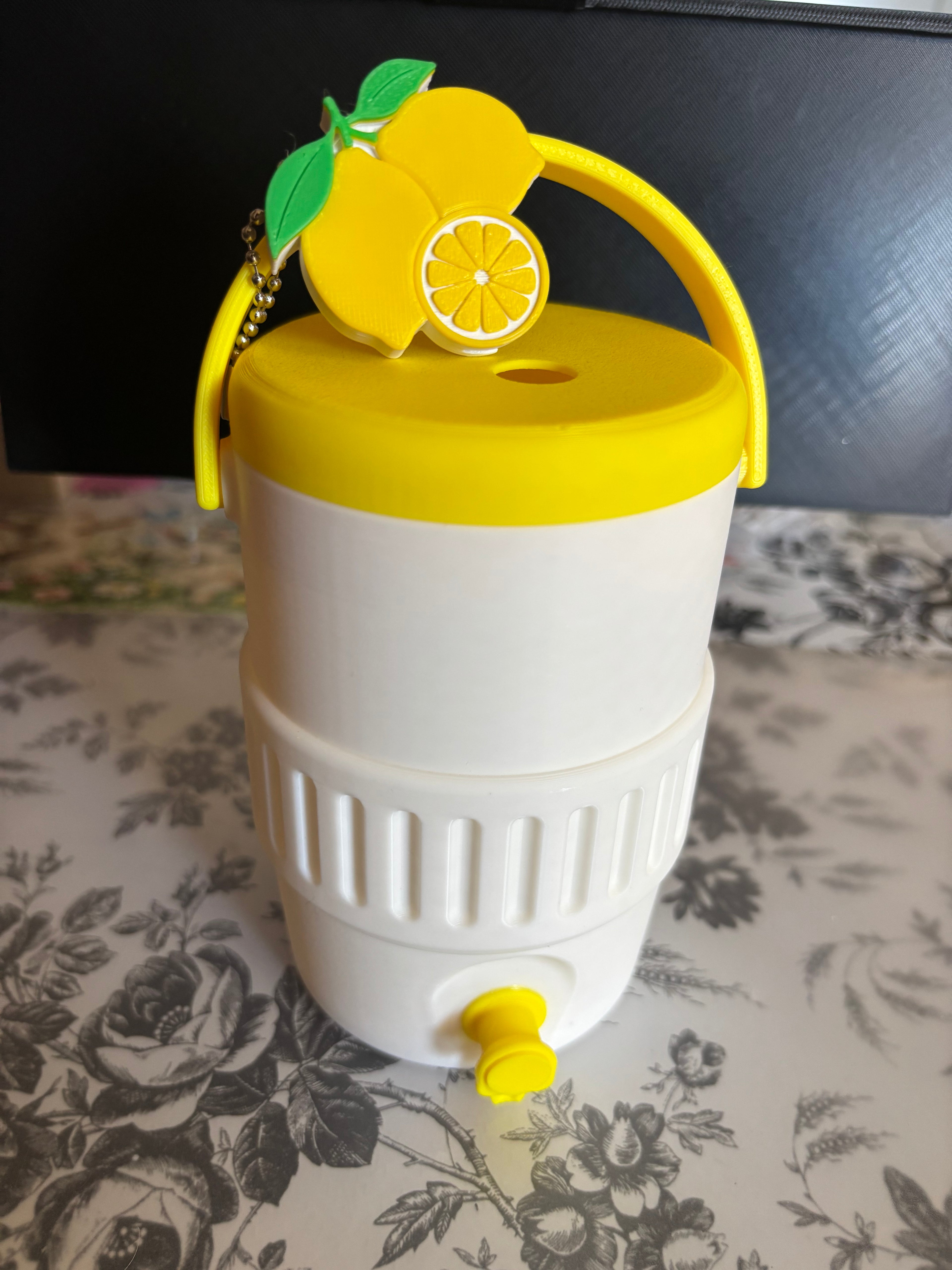 Lemon 🍋 Can Cooler